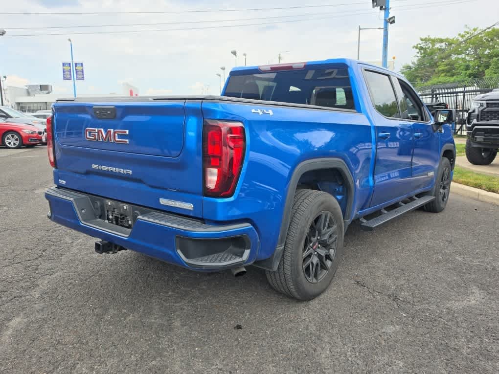 Used 2023 DYNAMIC BLUE METALLIC GMC Elevation image 5