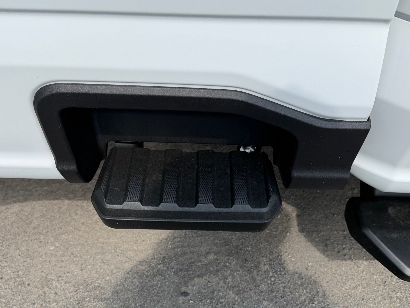 New 2027 Oxford White Ford F-250® XL image 7