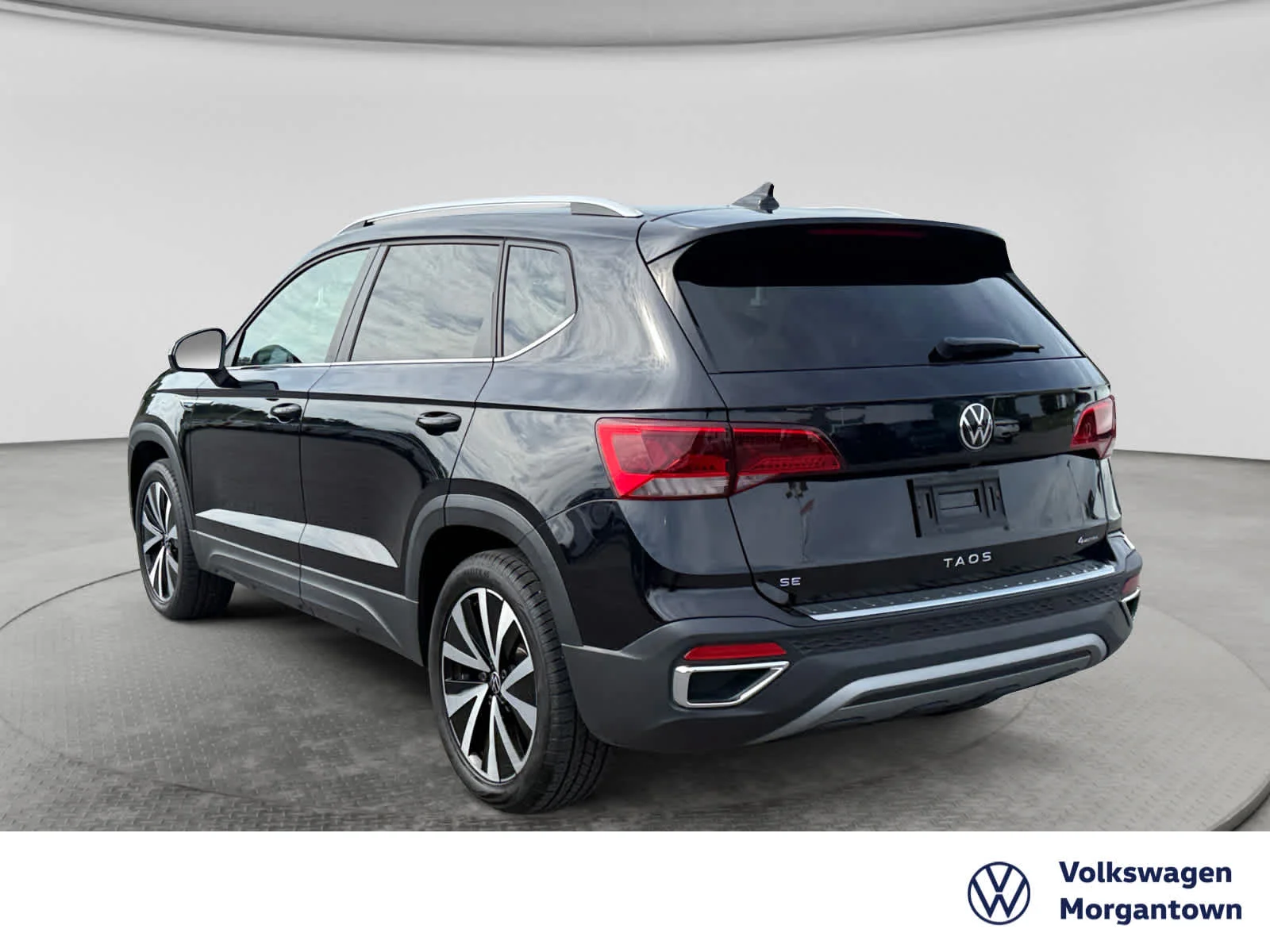 Used 2023 Deep Black Pearl Volkswagen SE image 7