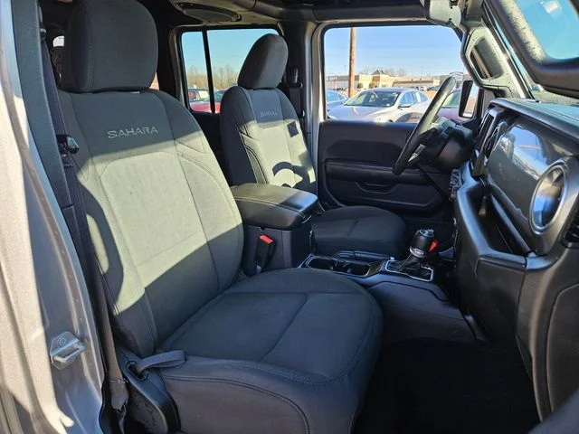 Used 2020 Silver Jeep Unlimited Sahara image 18