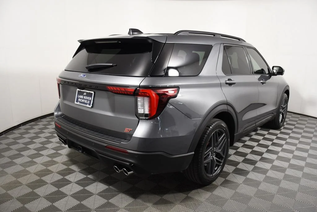 Used 2025 Carbonized Gray Metallic Ford ST image 5