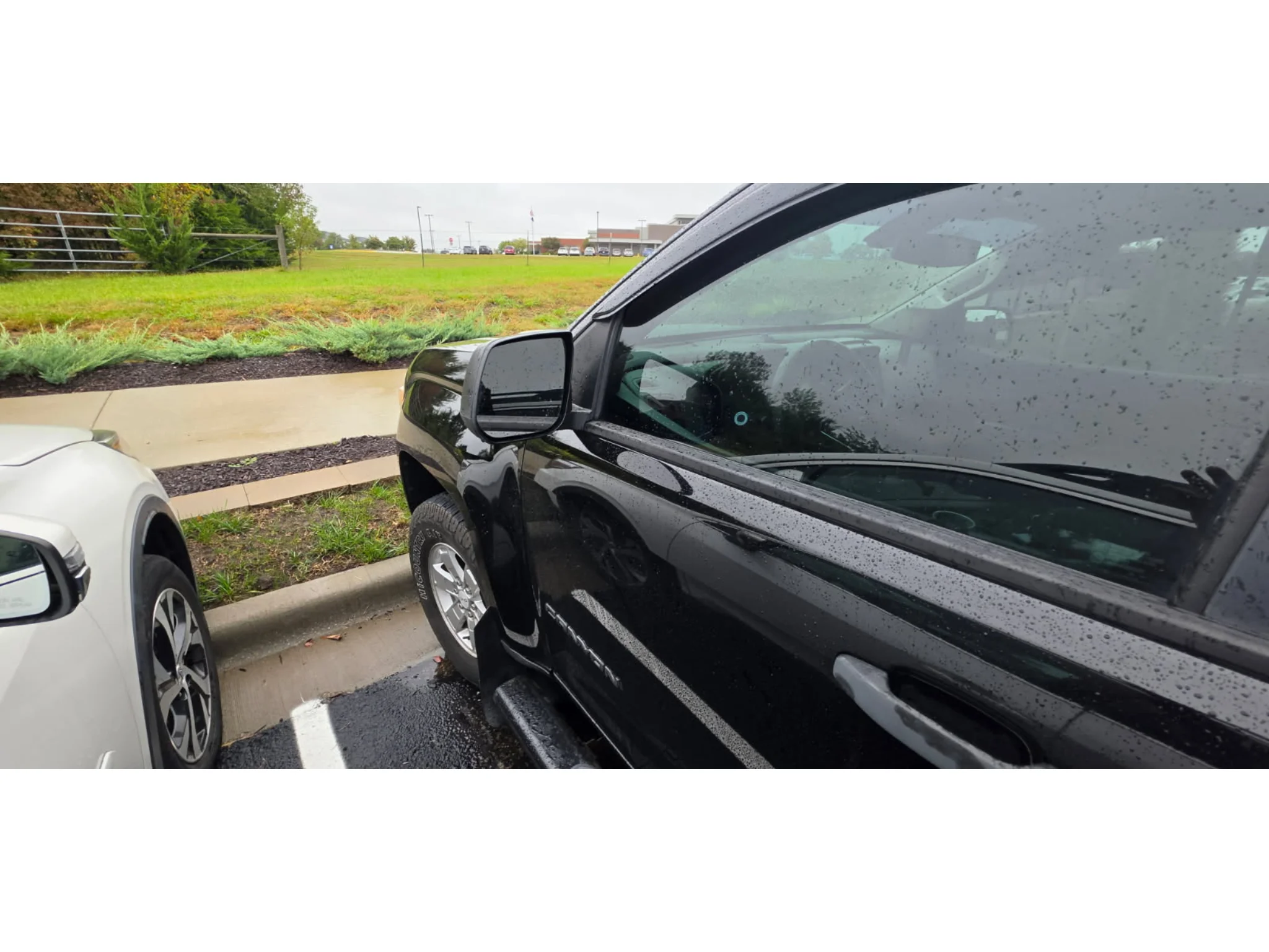 Used 2016 Onyx Black GMC 4WD image 9