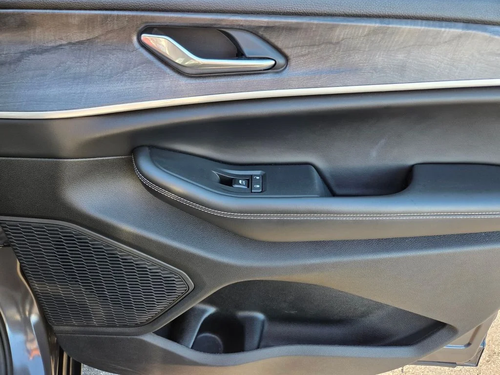 Used 2025 Gray Jeep Limited image 22