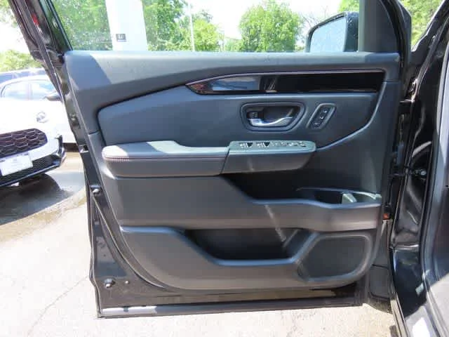 Certified Used 2025 Crystal Black Pearl Honda TrailSport image 19