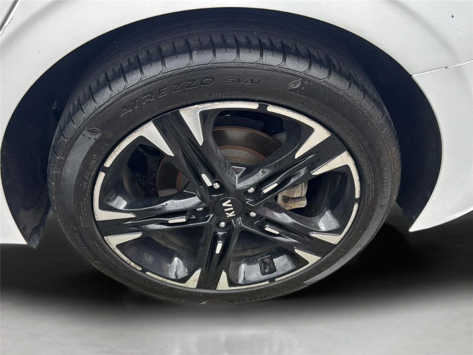 Used 2021 Glacial White Pearl Kia GT-Line image 27