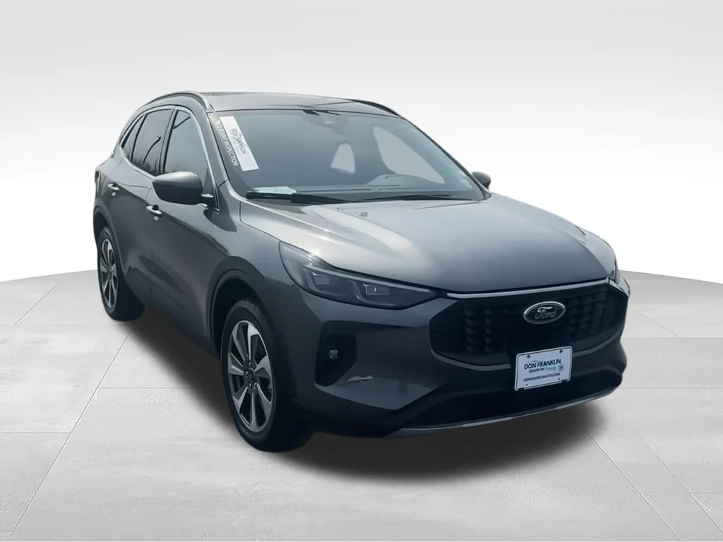 Used 2025  Ford Platinum image 3