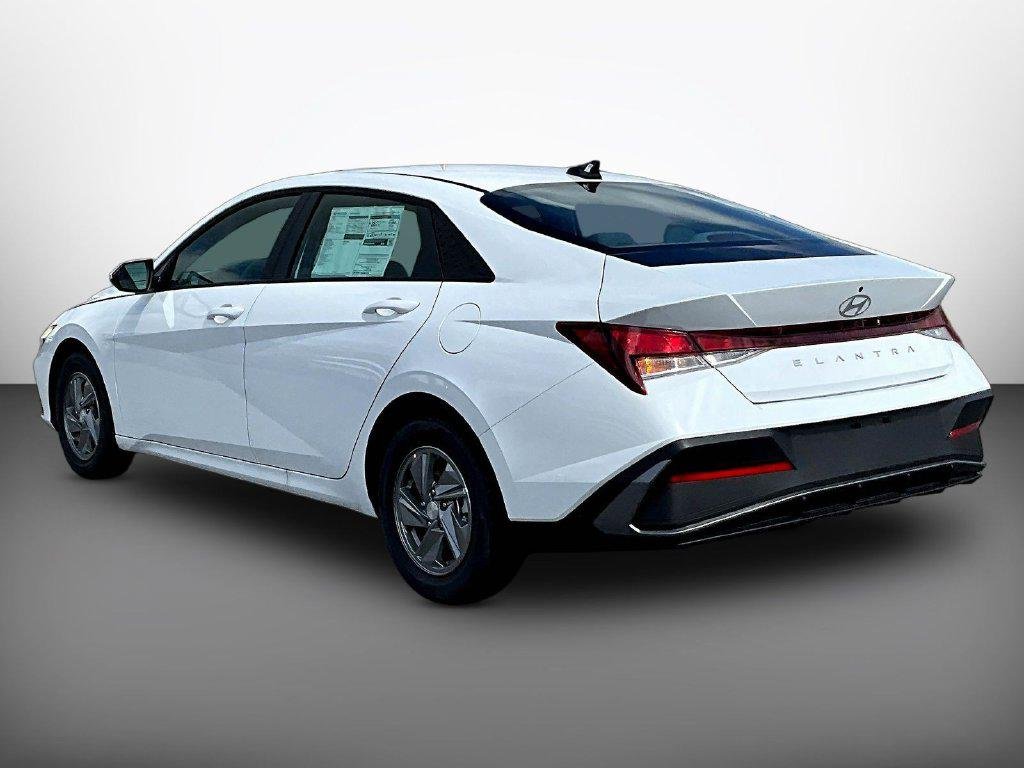 New 2026 White Hyundai SE image 4