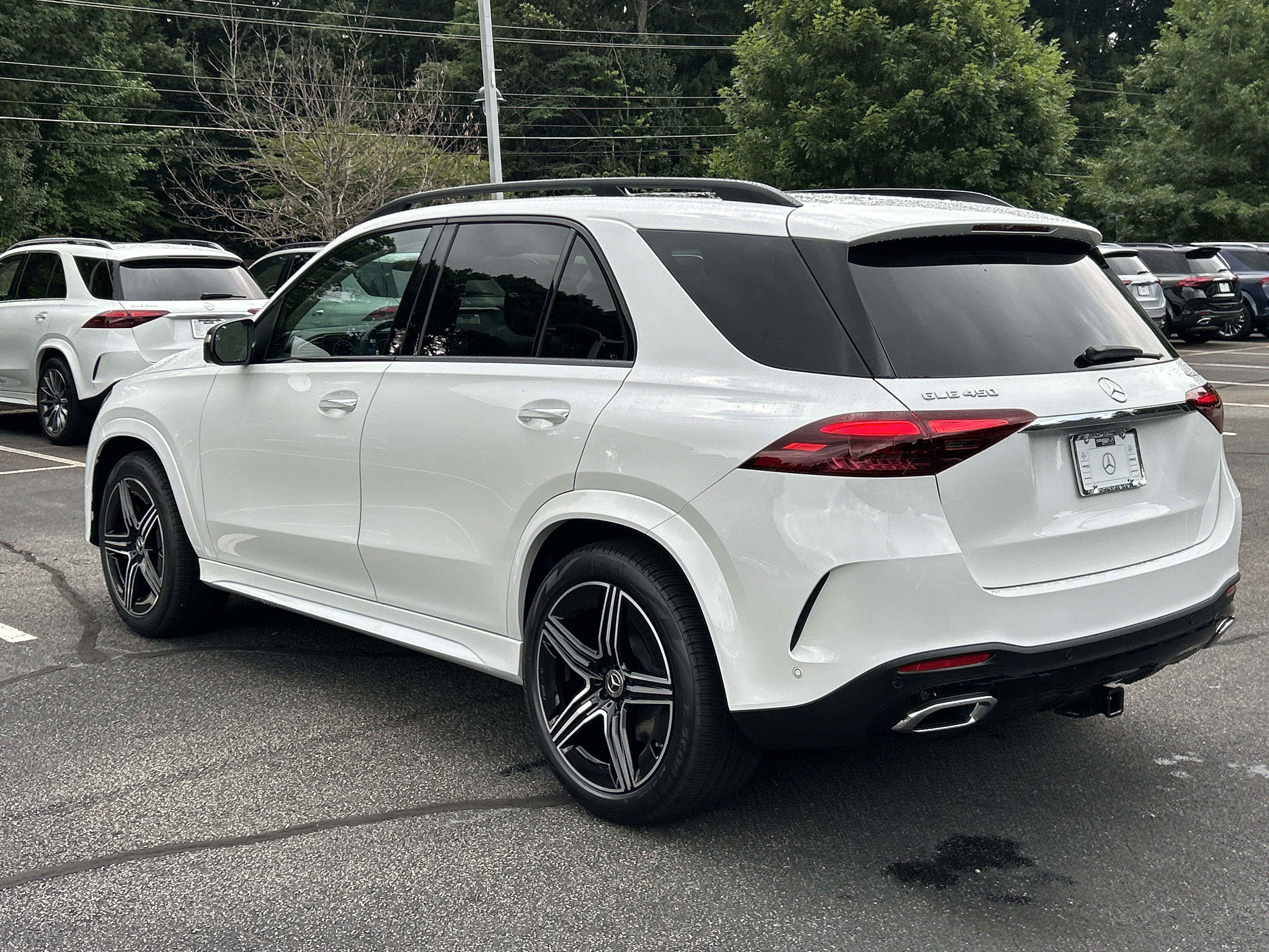 New 2026 MANUFAKTUR Moonlight White Metallic Mercedes-Benz GLE 450 4MATIC® SUV image 11