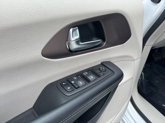 Used 2023 Bright White Clearcoat Chrysler LX image 17