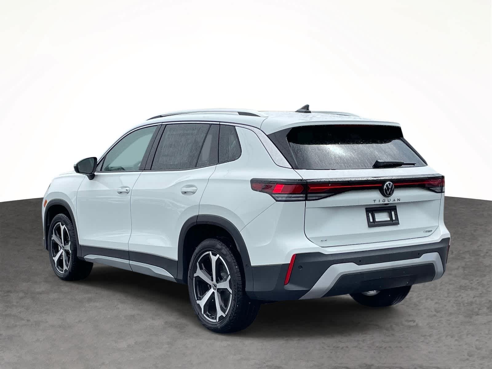New 2026 Pure White Volkswagen SE image 5