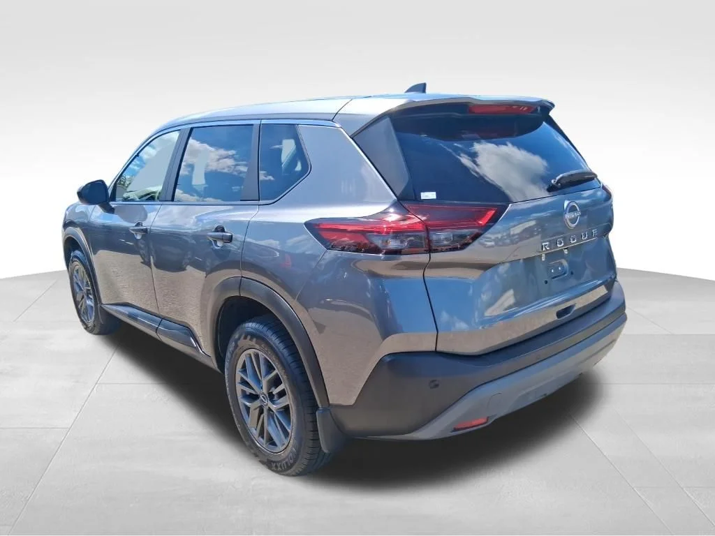 Used 2023 Gray Nissan S image 2