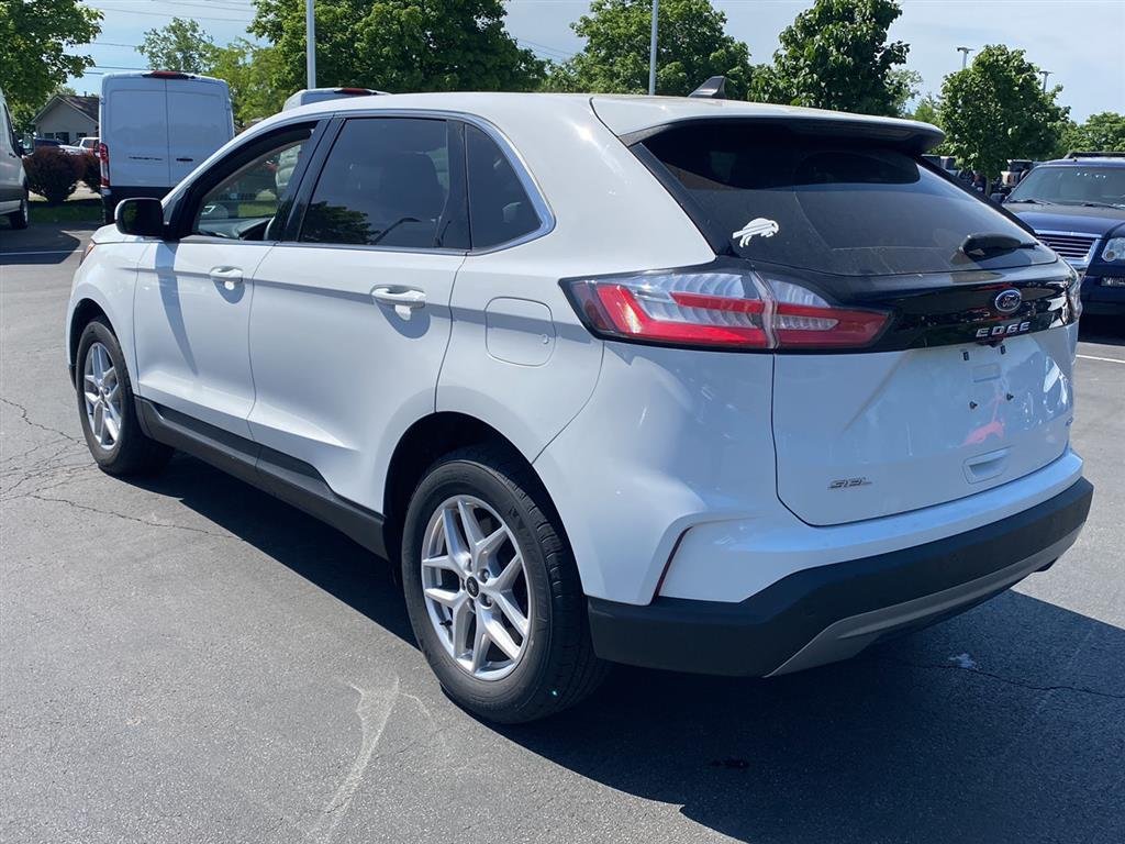 Used 2023 Oxford White Ford SEL image 8