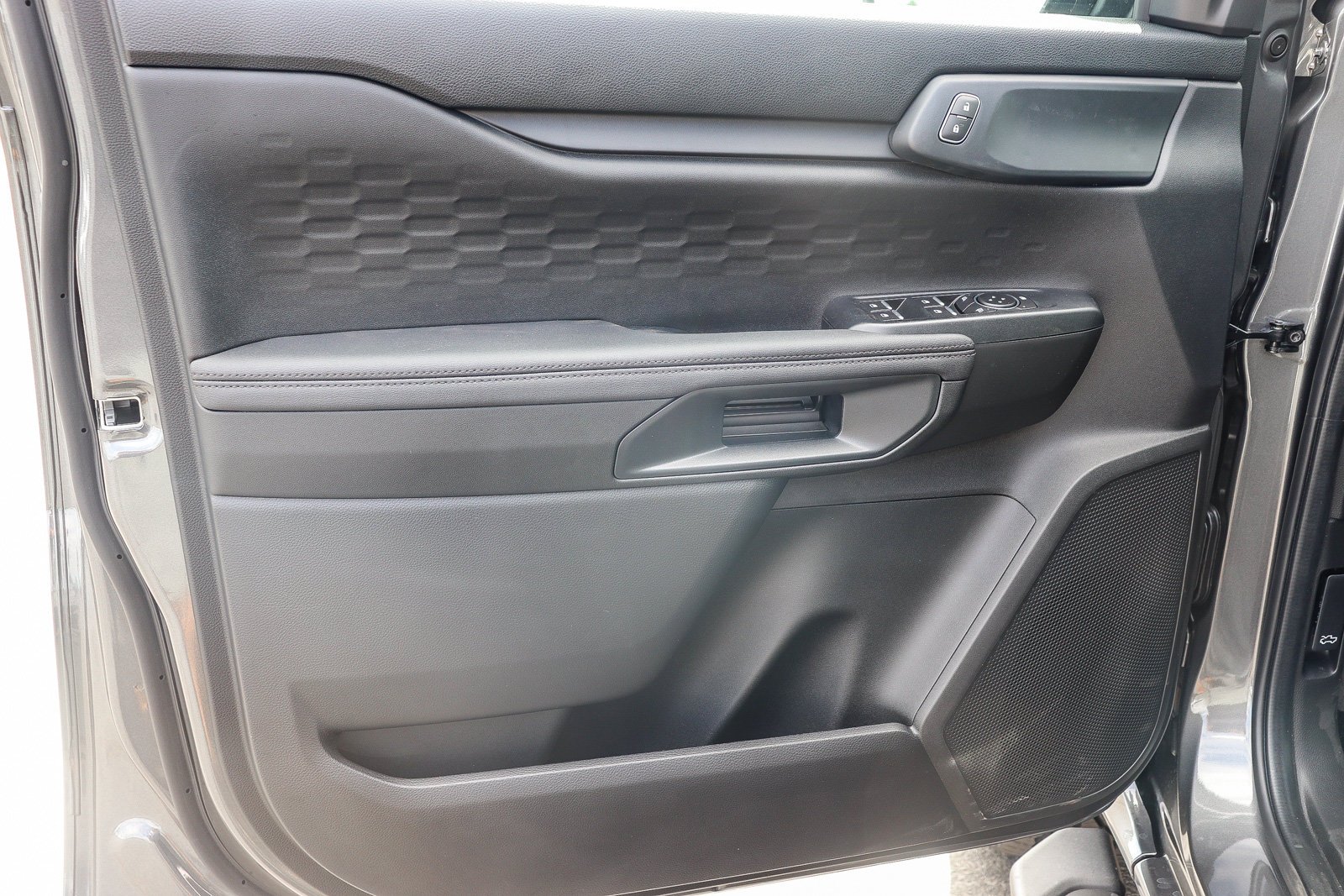 New 2026 Carbonized Gray Metallic Ford XLT image 22
