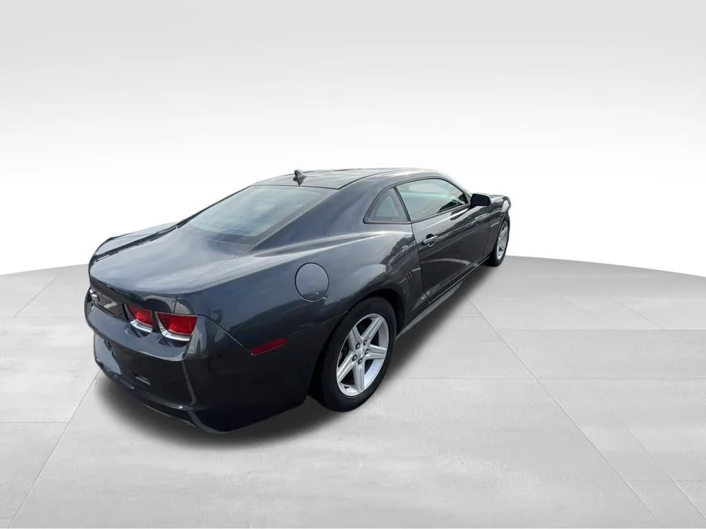 Used 2011 Gray Chevrolet 1LT image 18