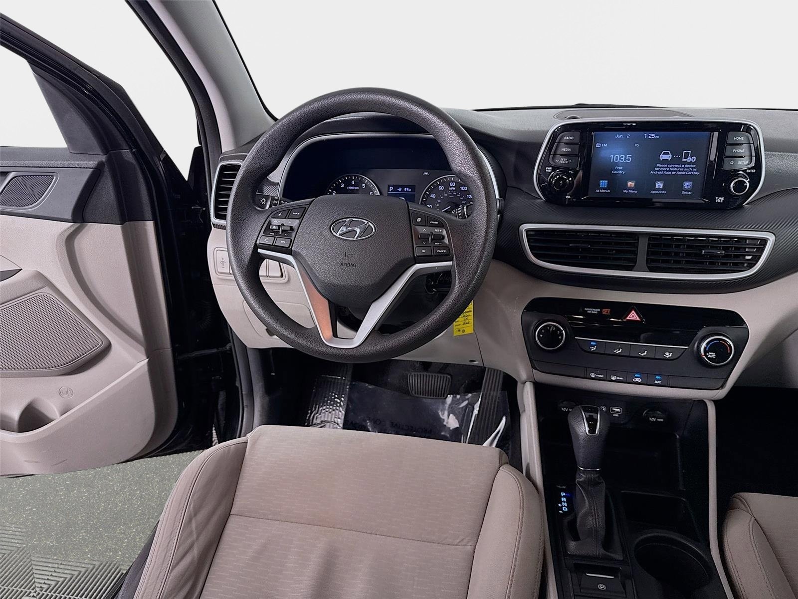 Used 2019 Black Noir Pearl Hyundai SE image 21