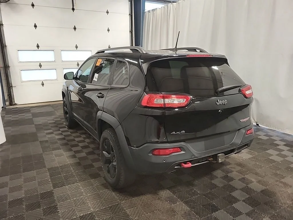Used 2018 Black Jeep Trailhawk image 4