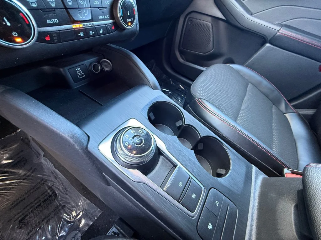 2025 Ford Escape ST-Line Select - Photo 22