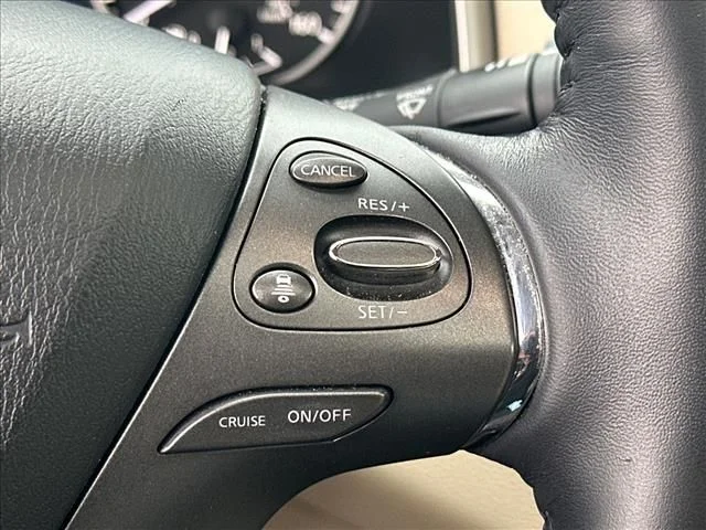 Used 2020 White Nissan Platinum image 26