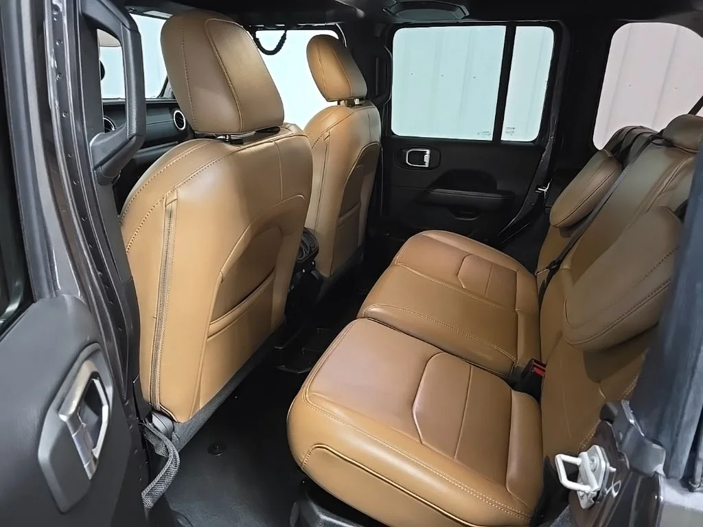 Used 2023 Crystal Metallic Jeep Sahara 4xe image 30