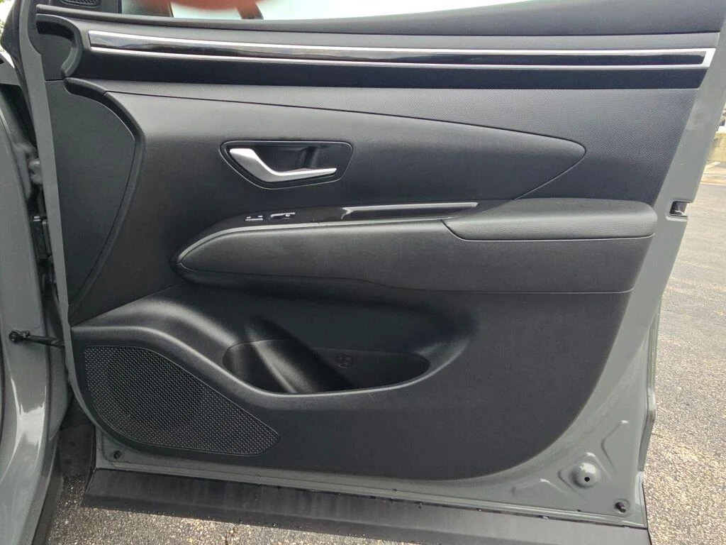 Used 2022 Hampton Gray Hyundai SEL image 8