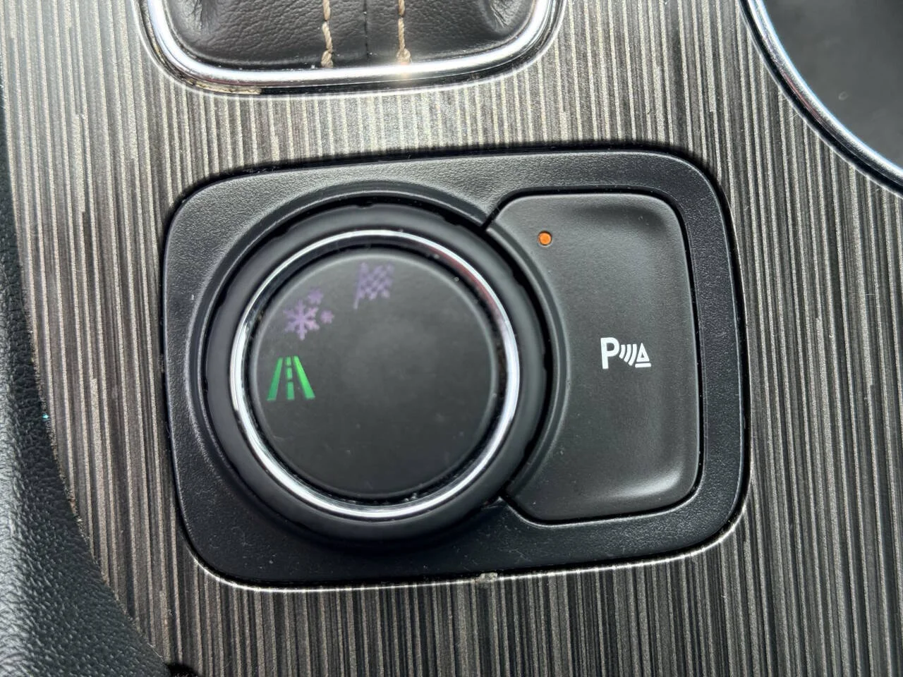 Used 2019 White GMC SLT 1 4dr SUV image 29