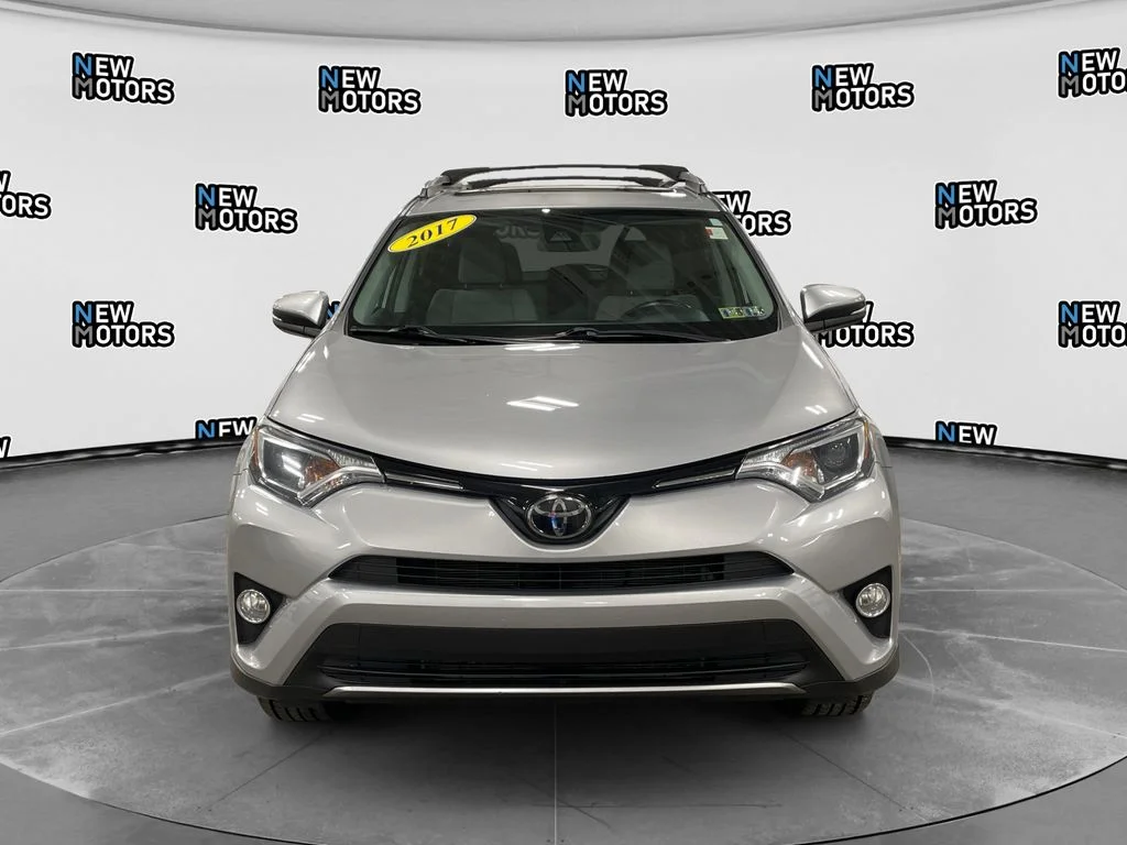 Used 2017 Silver Sky Toyota XLE image 8