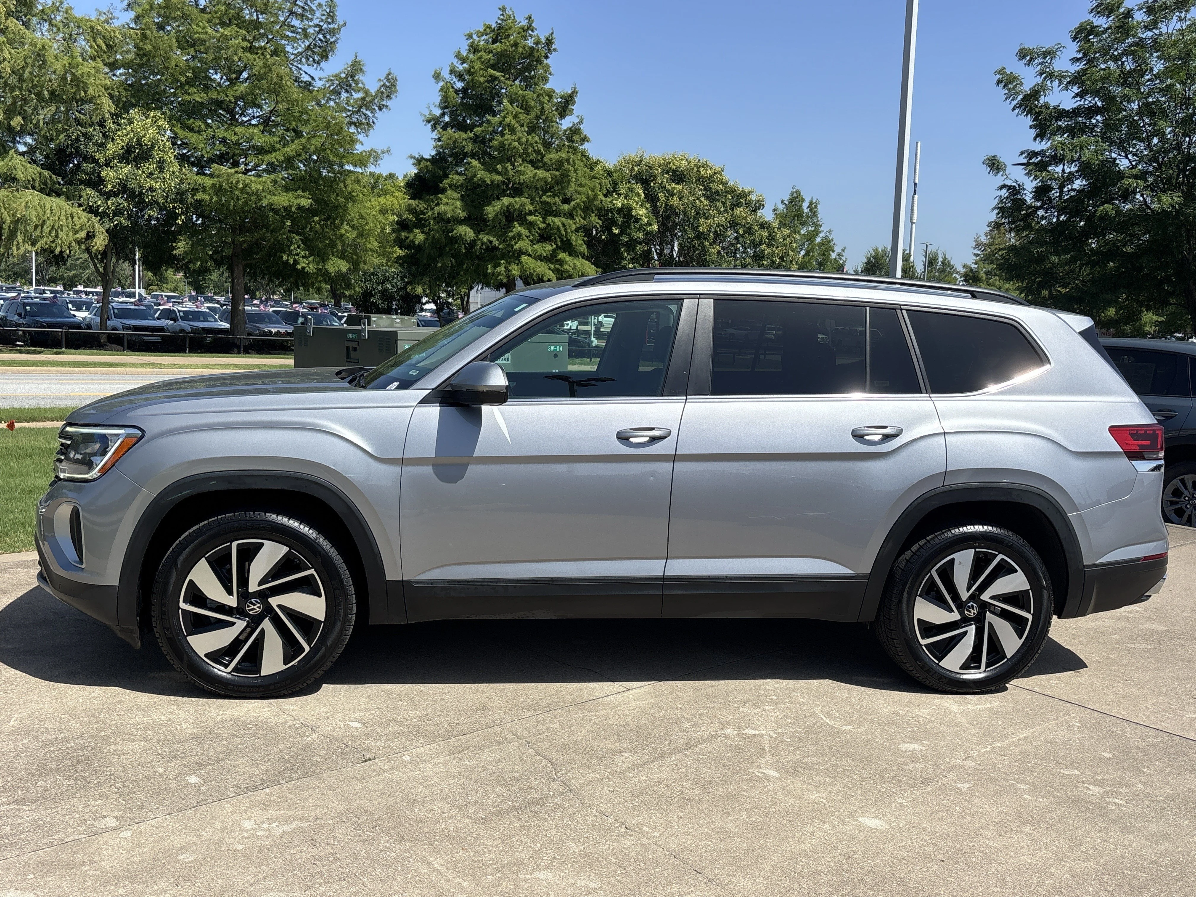 Used 2024 Silver Mist Metallic Volkswagen 2.0T SE w/Technology 4Motion image 12