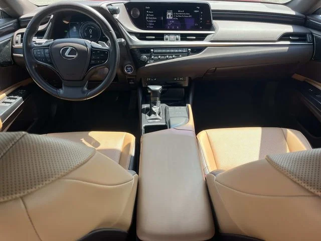 Certified Used 2020 MATADOR RED MICA Lexus 300h image 12