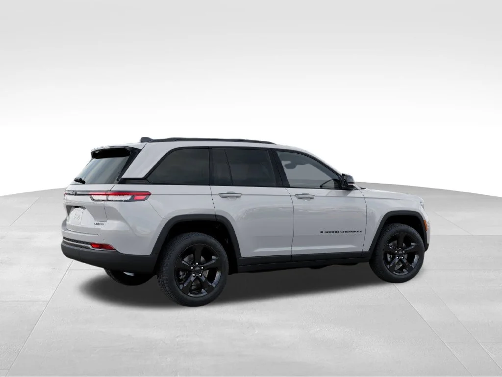 Used 2025 White Jeep Limited image 4