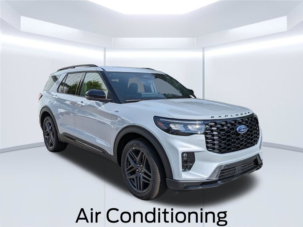 New 2026 Space White Metallic Ford ST-Line image 11