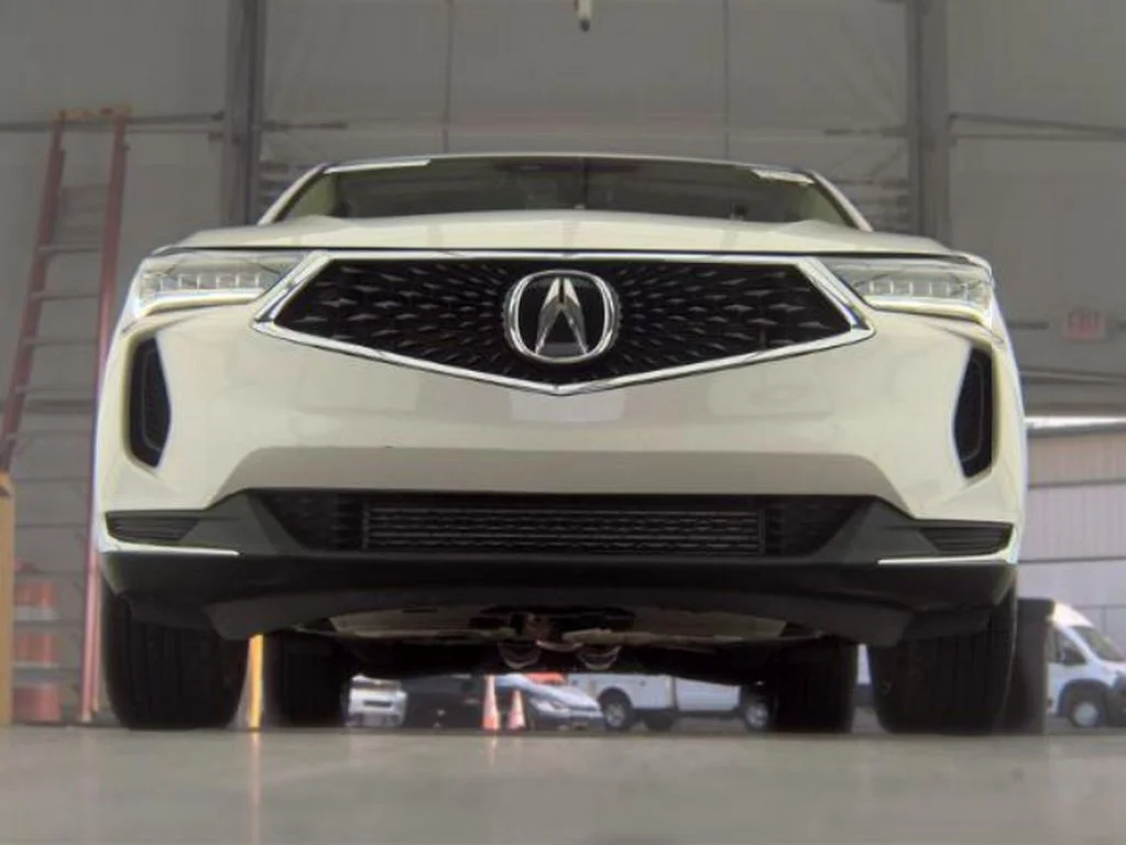 Used 2023 Platinum White Pearl Acura Base image 3