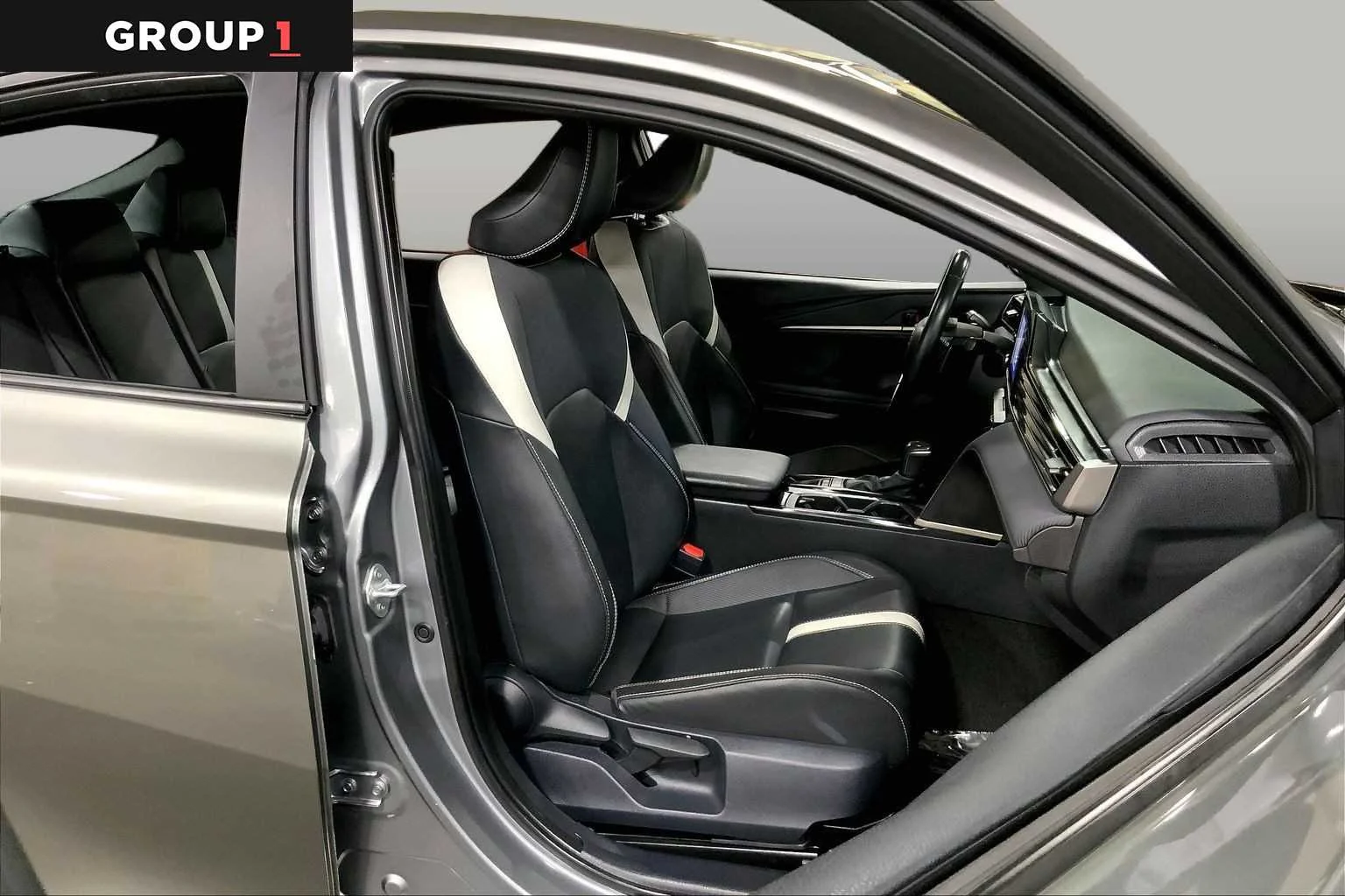 Certified Used 2025 Heavy Metal Toyota SE image 9