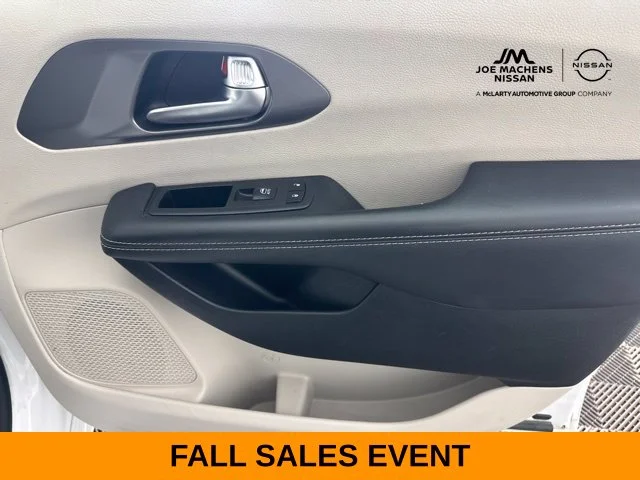 Used 2023 White Chrysler Touring L image 27