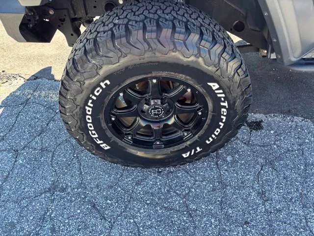 Used 2019 Gray Jeep Sport S image 28