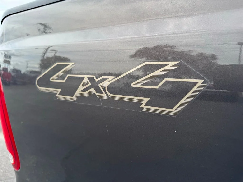 Used 2006 Gray Ford XL image 24