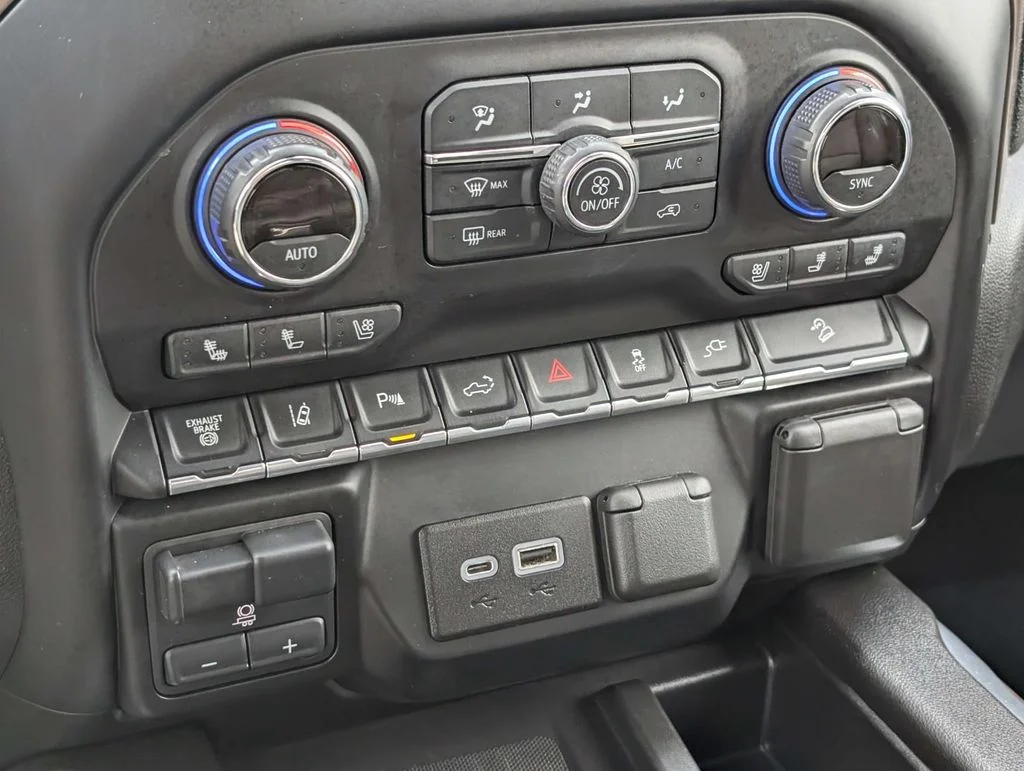 Used 2021 White Chevrolet High Country image 25