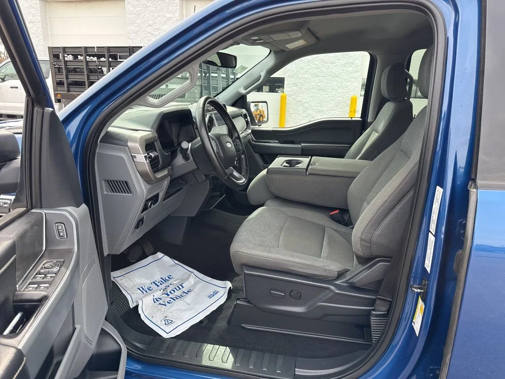 Used 2024 Atlas Blue Metallic Ford XLT image 13