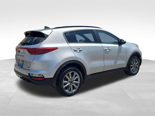 Used 2022 Silver Kia Nightfall image 5