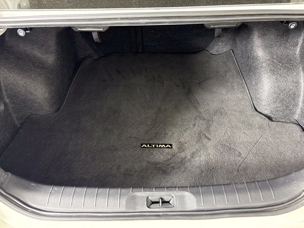 Used 2025 White Nissan 2.5 S image 35