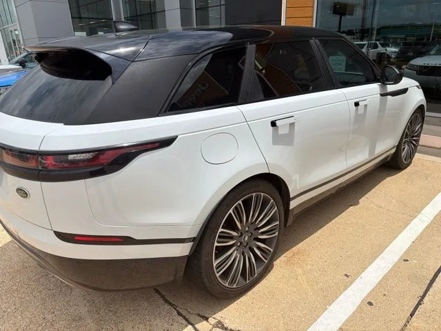Used 2019 White Land Rover SE R-Dynamic image 2