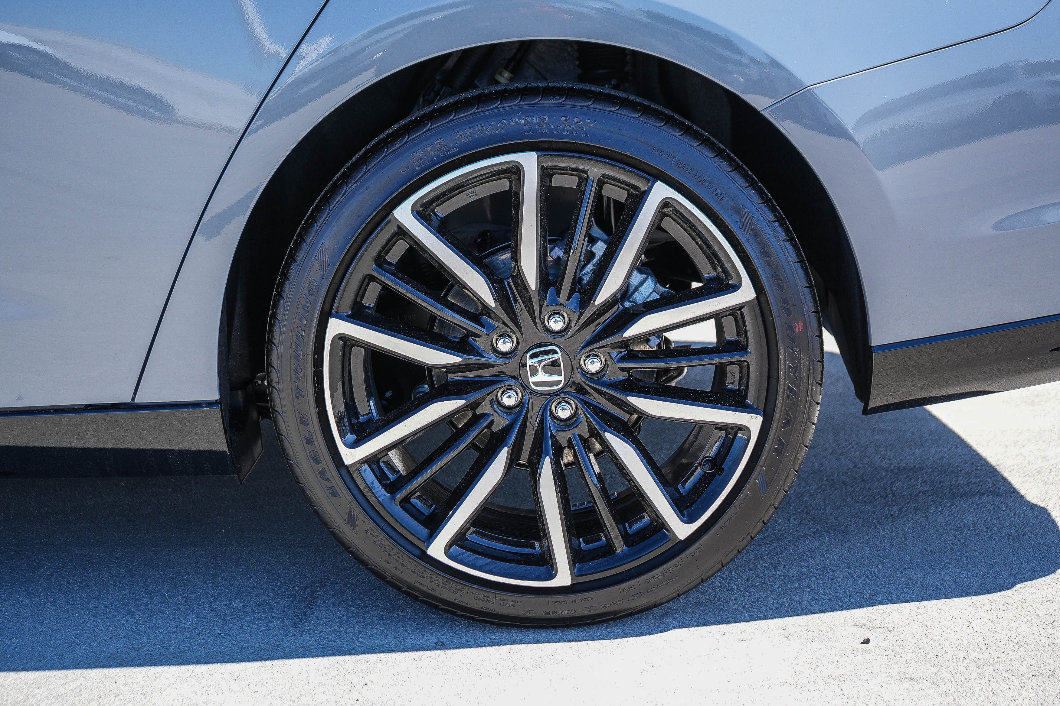 New 2026 Urban Gray Pearl Honda Touring image 10