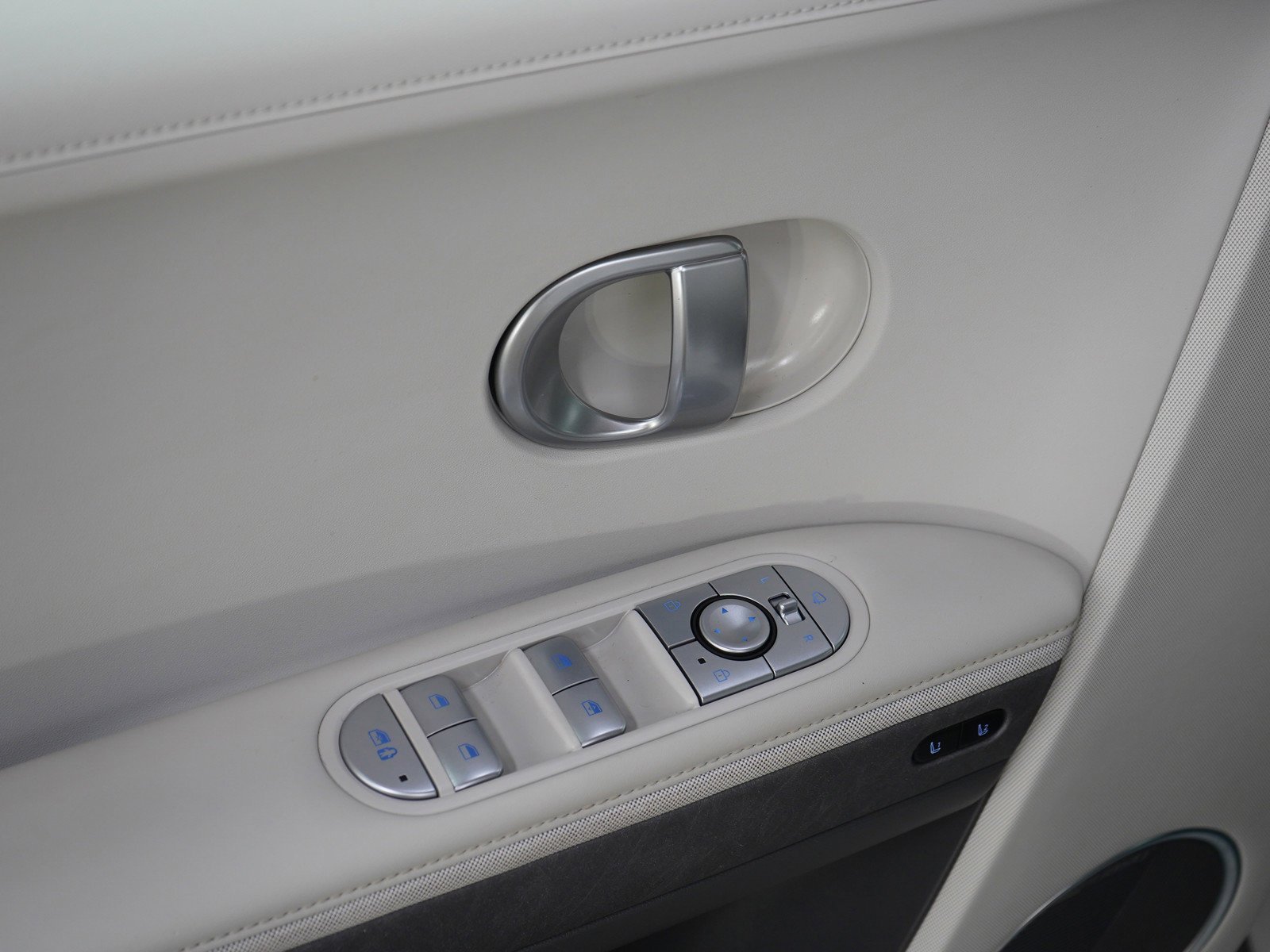 2024 Hyundai IONIQ 5 Limited - Photo 22