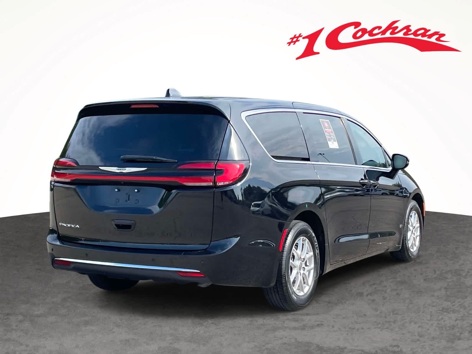 Used 2024 Diamond Black Crystal Pearlcoat Chrysler Touring L image 10
