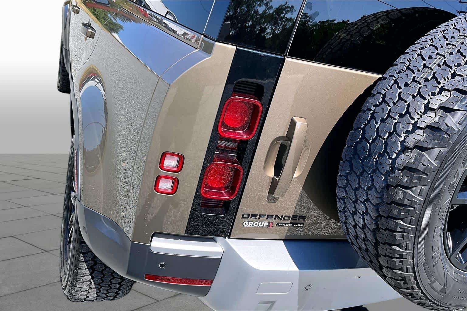 Used 2020 Gondwana Stone Metallic Land Rover HSE image 29