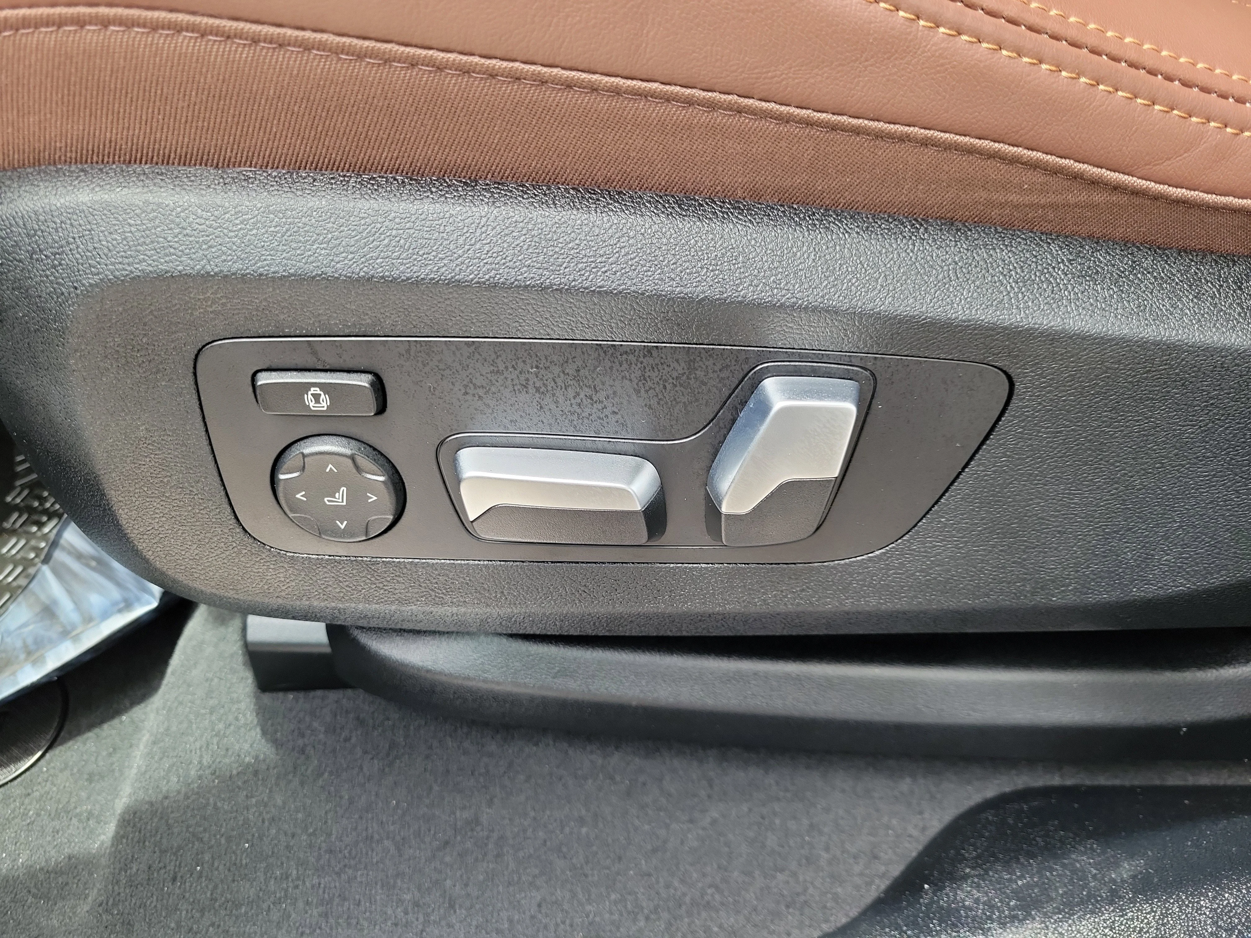 Used 2026 Brooklyn Grey Metallic BMW xDrive40i image 17
