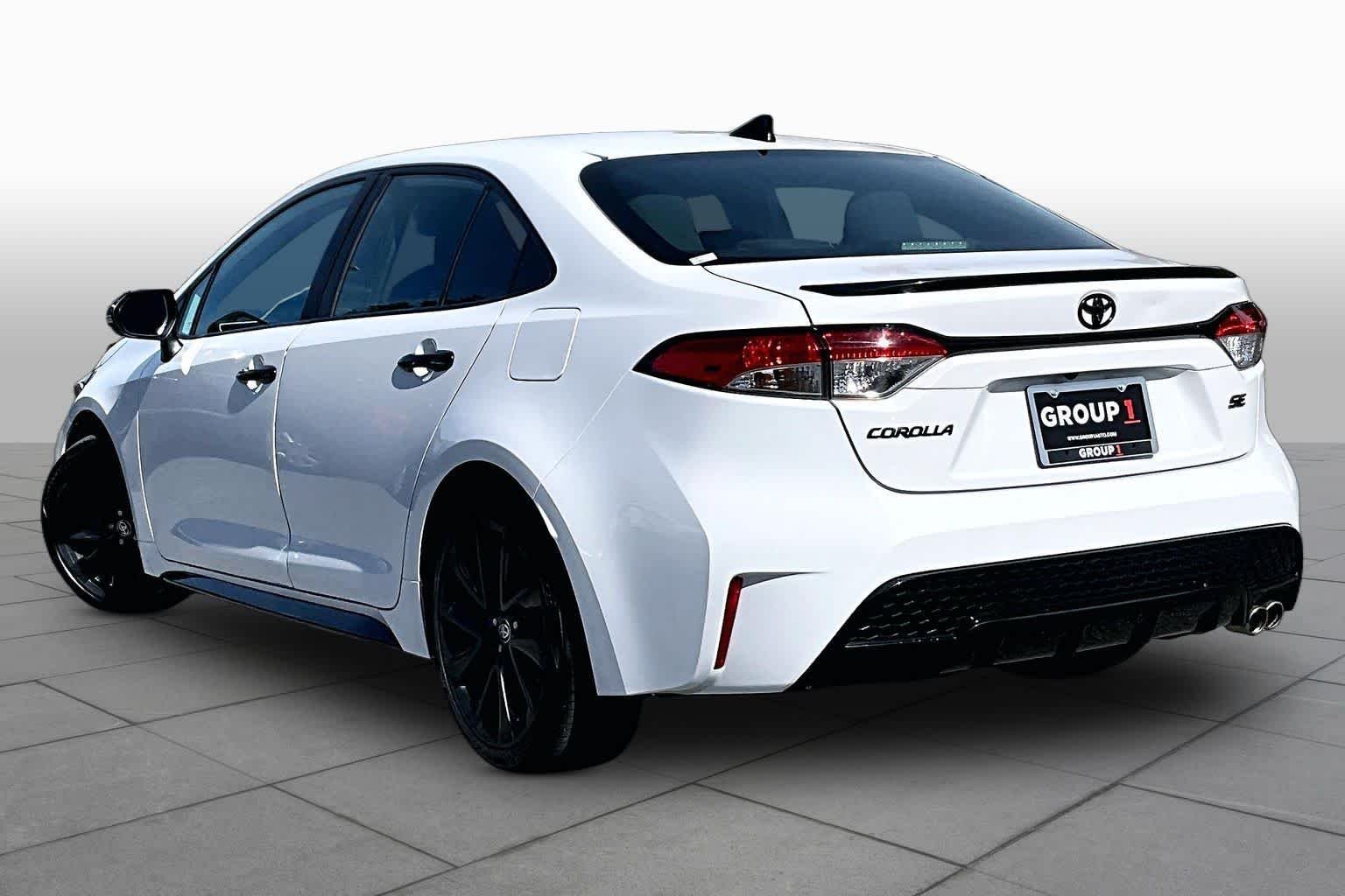 Used 2022 White Toyota SE Nightshade image 12