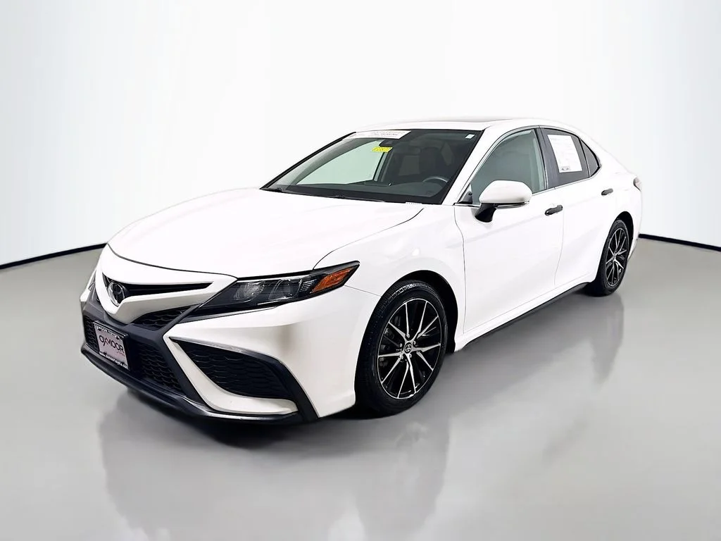 Certified Used 2024 Ice Cap Toyota SE image 3