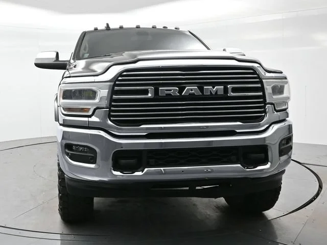 Used 2022 Diamond Black Crystal Pearlcoat Ram Laramie image 2