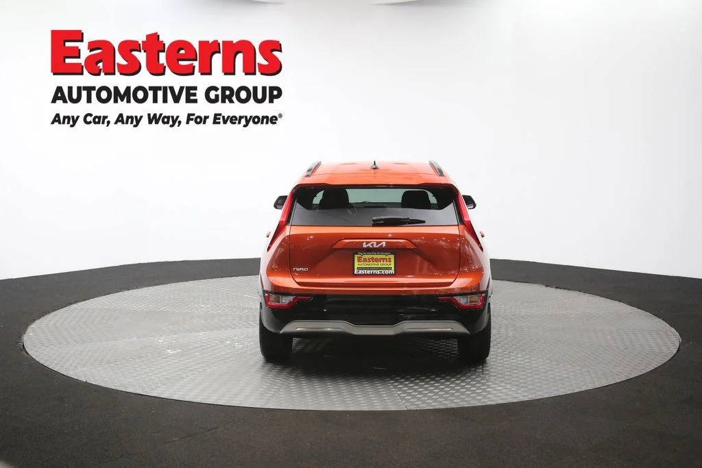 Used 2023 Red Kia Wind image 36