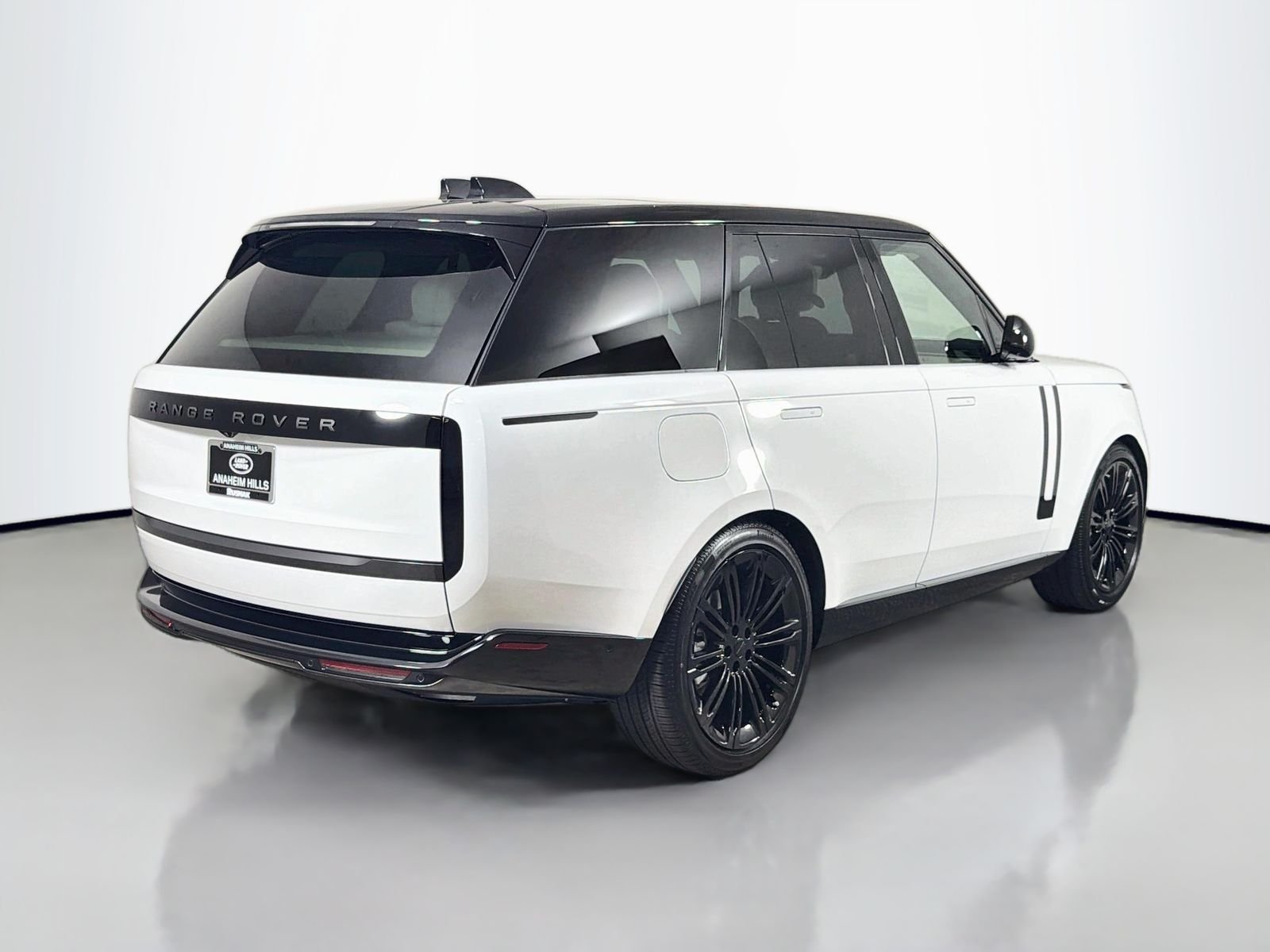 New 2026 Fuji White Land Rover SE image 5